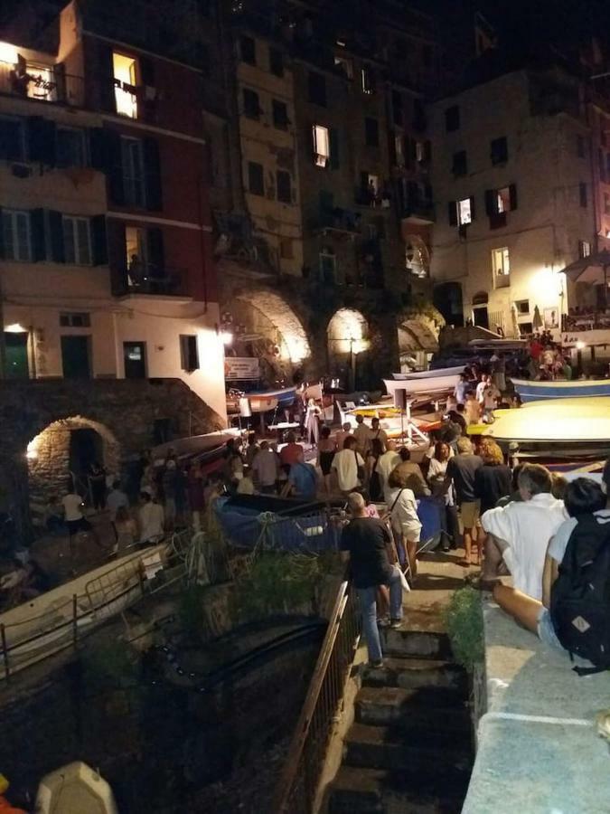 Ca'La Luna - In Centro Con Terrazza Riomaggiore Exteriör bild