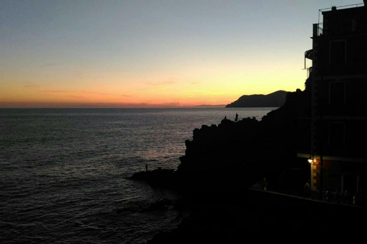 Ca'La Luna - In Centro Con Terrazza Lägenhet Riomaggiore Exteriör bild