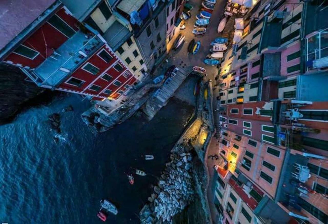Ca'La Luna - In Centro Con Terrazza Riomaggiore Exteriör bild